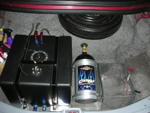 1992 Ford Crown Victoria - The trunk of a 1992 Ford Crown Victoria contains a large black fuel cell, a cryogenic intake system bottle, and a spare tire. A silver meta…