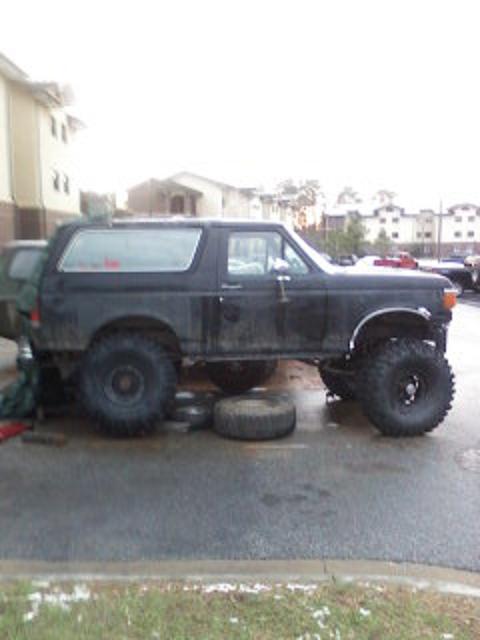 1990 Ford Bronco - This lifted 1990 Ford Bronco is equipped with oversized tires for off-road use.