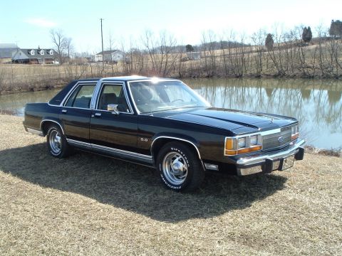 1989 Ford LTD Crown Victoria photo