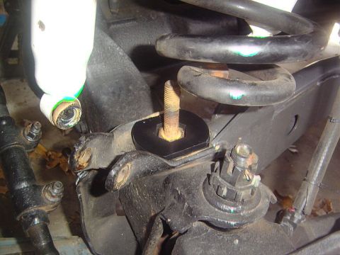 1986 Ford Bronco - SuperLift spacers had to be ground to fit inside AntiSway bar mount.