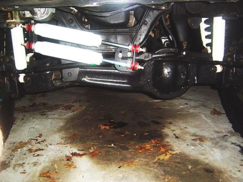 1986 Ford Bronco - TRE flip is complete. Drag link/TRE angle is much better. Bump steer should be greatly reduced.