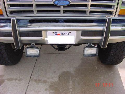 1986 Ford Bronco - different angle.... hitch is good with the homemade step so my short fat butt can work on the truck