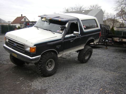 1989 Ford Bronco - This 1989 Ford Bronco features a snorkel and lifted suspension, giving it a appearance.
