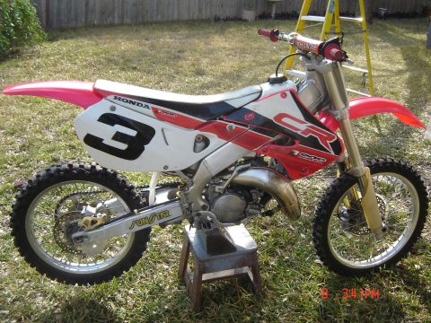 2006 Honda CBR-RR - Side view of a red and white 2006 Honda CBR-RR dirt bike.