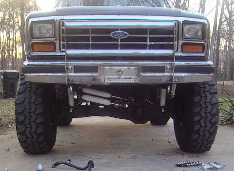 1986 Ford Bronco - Adjusted the toe, much better angles on the drag links/TieRods.