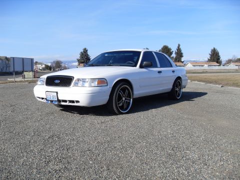 2003 Ford Crown Victoria photo