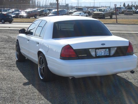 2003 Ford Crown Victoria photo