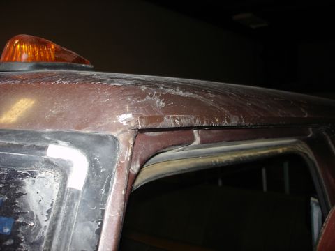 1979 Ford F-250 - Close-up of the roofline on a 1979 Ford F-250 Crewcab, showing an amber warning light.