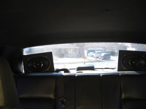 2003 Ford Crown Victoria - rear speakers in window