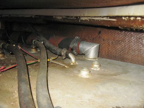 1985 Carver 326 Aft Cabin - tank 7