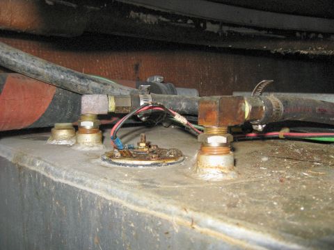 1985 Carver 326 Aft Cabin - tank 9