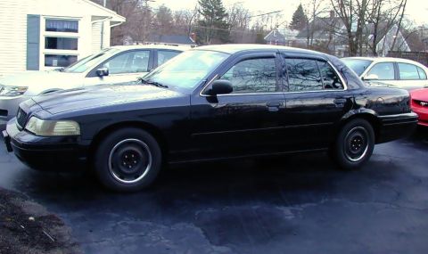 2003 Ford Crown Victoria “CustomCruiser”