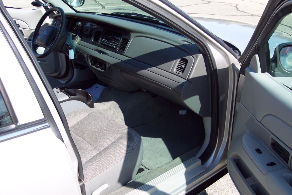 2001 Ford Crown Victoria interior, driver's side view, dashboard, seats, gray interior