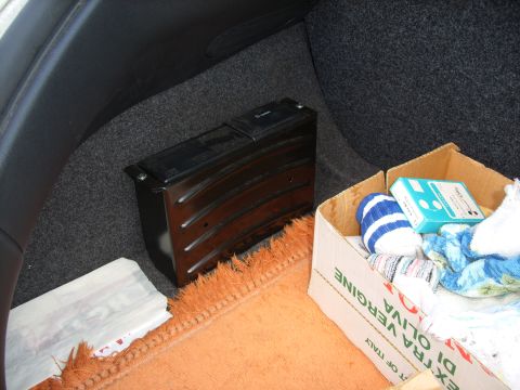 2003 Volkswagen Beetle - A 5 disc CD player which I mistook for an FM radio sitting on the floor at first. Notice the nice "orange" rug, just what I want in my car