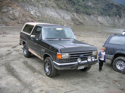 1909 Ford Bronco - This Ford Bronco appears to be from the late 1980s, not 1909.