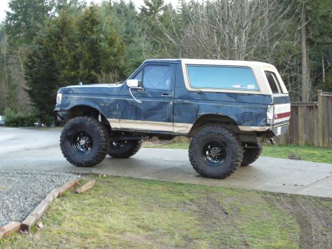 1991 Ford Bronco - This lifted Ford Bronco features a two-tone paint scheme and aggressive off-road tires.