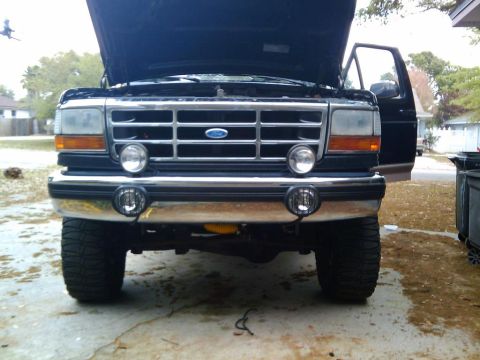 1993 Ford Bronco - KC slim lites on top no cover, HF cheapos below