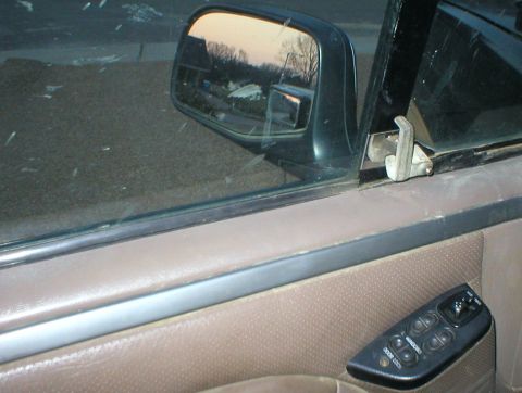 1983 Ford Bronco - You have to look REALLY close and know what to look for to know from this angle that this ISN'T a stock '92-96 door.