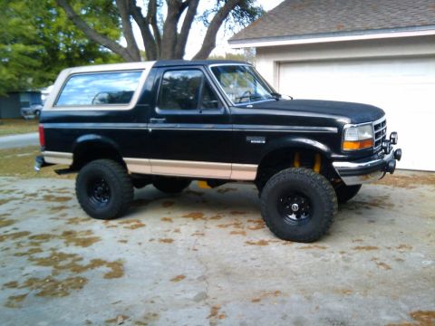 1993 Ford Bronco - Angle view