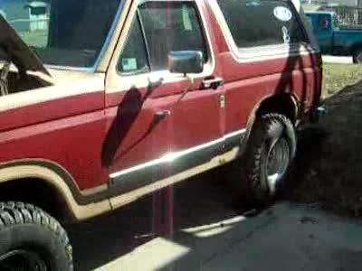 1984 Ford Bronco - Startup of the diesel.