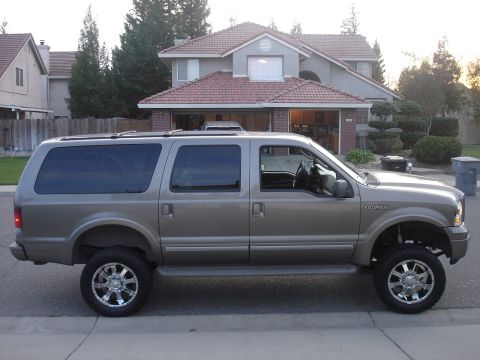 2005 Ford Excursion photo