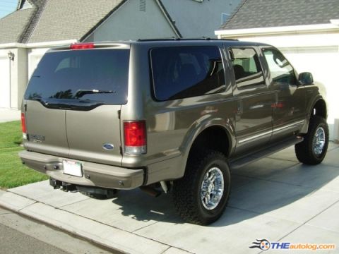 2005 Ford Excursion photo