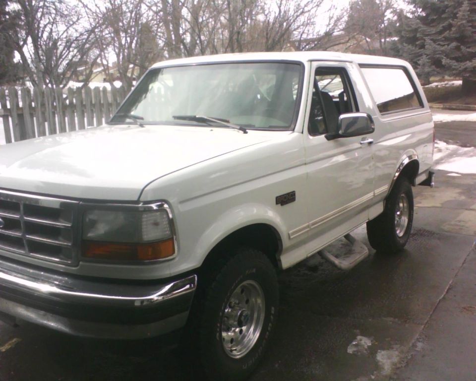 White 1995 Ford Bronco parked outside