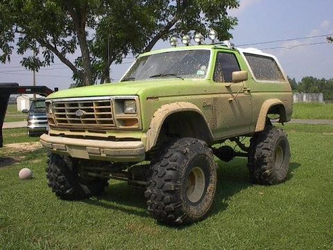 1986 Ford Bronco - Hulk after it's first mud trail ride on the 44's.