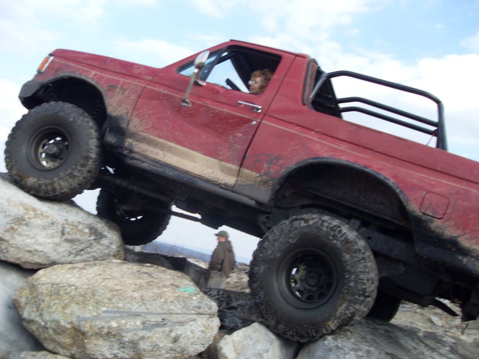 1987 Ford Bronco climbing rocks