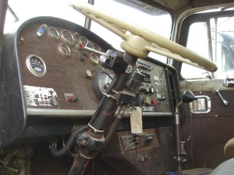 1982 Peterbilt 359 photo