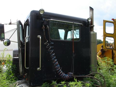 1982 Peterbilt 359 photo
