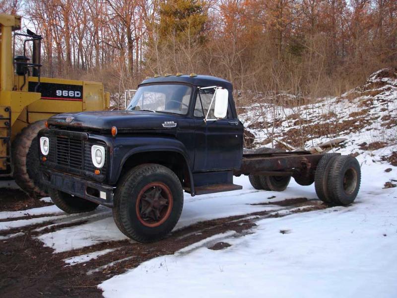 1965 Ford F-800 “Black Ford”