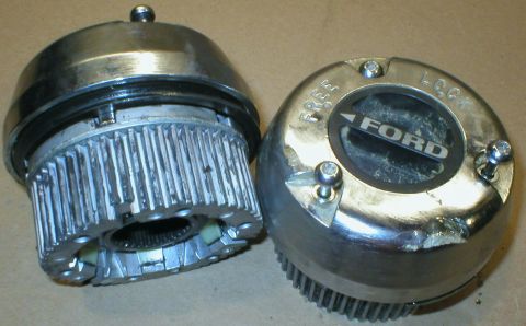 1983 Ford Bronco - Manual hub locks from '95 F250 Dana 50IFS. Heavy scuff shown - knob turns freely (1/4-turn) & does not leak. 55 splines outside; 30 inside.…