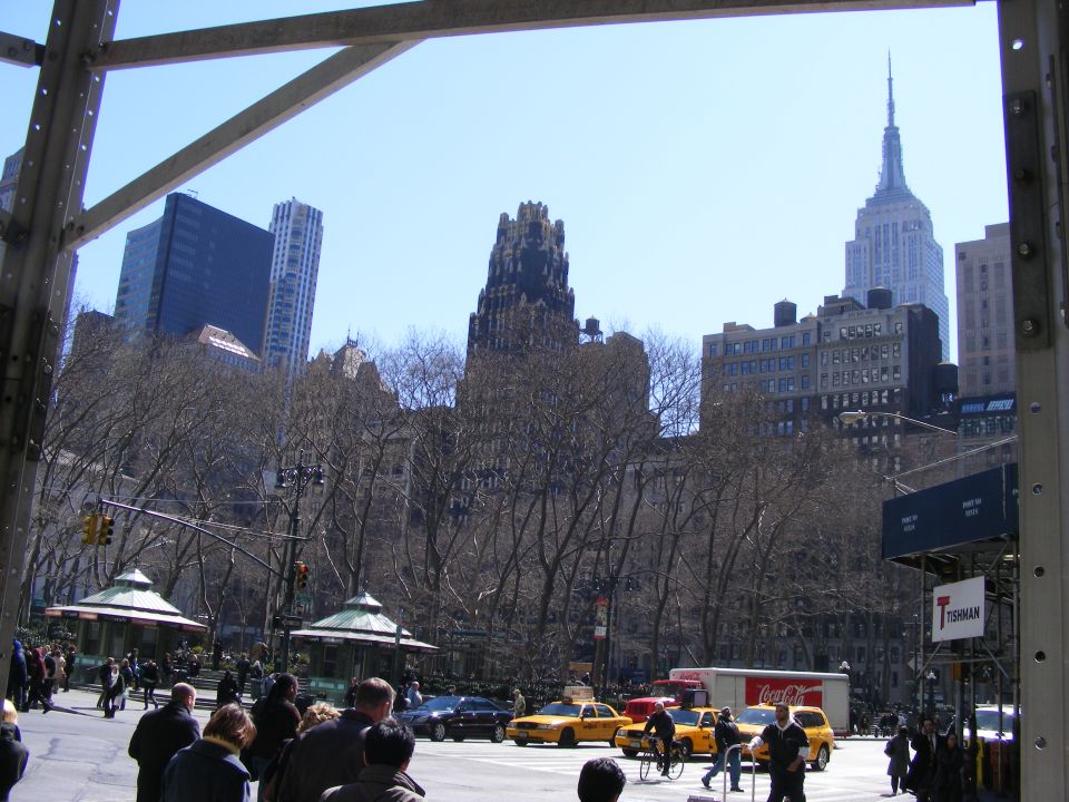New York City street scene with yellow taxis and the Empire State Building.
