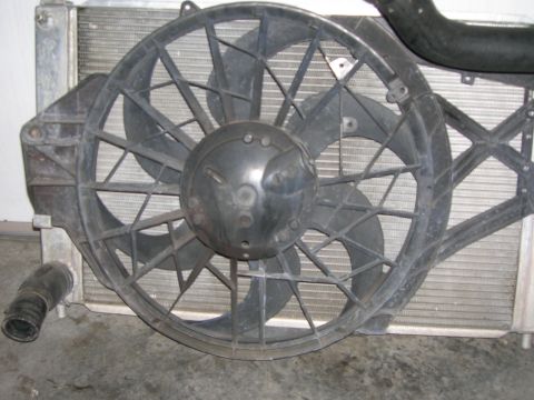 1998 Ford Mustang - Radiator with fan