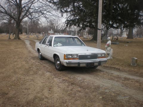 1988 Ford LTD Crown Victoria photo