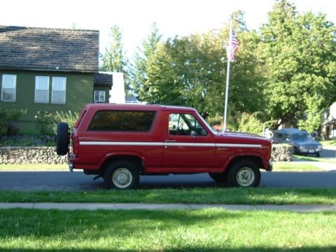 1981 Ford Bronco - Had it for some time now and decided to give it its first wax job. Ten used-to-be-white and now Ford red buffing towels later, it shined up…