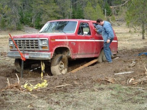 1981 Ford Bronco - Got the front tires on some boards, so now it's time to do the back. The ground was so soggy, the release on the jack wouldn't work, so we…