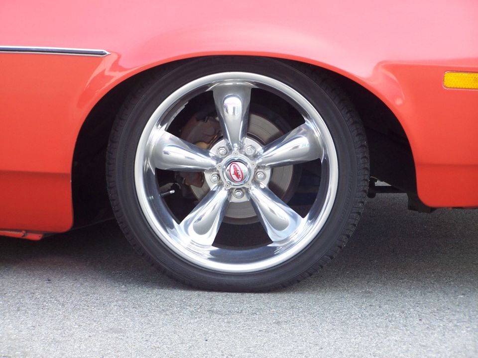 In front, I installed 18x7" Coy's C5, polished, with 4" backspacing, and Nexen 3000 225/40-ZR18 tires.