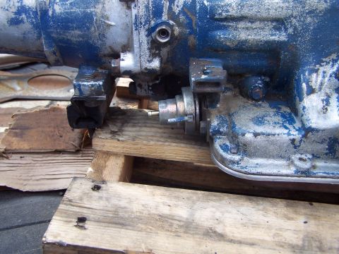 1973 Ford Ranchero - this tranny had a modulator valve with two vaccum ports; it will get replaced.
