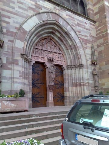 1991 Ford LTD Crown Victoria - A silver SUV is parked on the steps of a large stone building with ornate wooden doors.