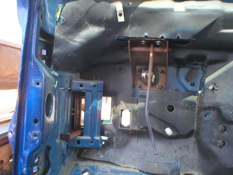 1996 Ford Bronco - '80-91 trucks don't have the rectangular bracket around the EEC, and their pedal bracket is cast Aluminum, with integrated steering column…