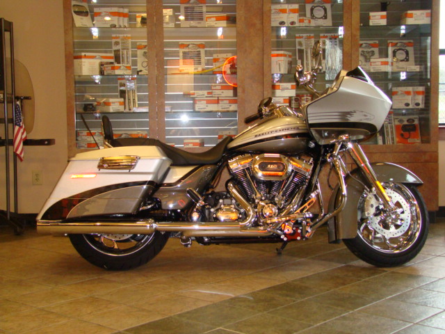 2009 Harley-Davidson FLH “Marilyn”