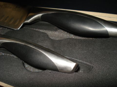 2000 Ford Crown Victoria - Two kitchen knives with ergonomic handles are presented in a fitted black case.