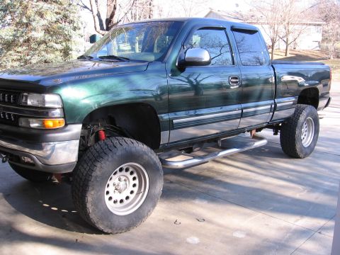 2001 Chevrolet Silverado 1500 - up next would be to take off that top factory trip pieces.