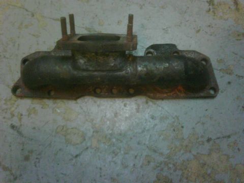1986 Toyota Hilux - This is an exhaust manifold, not an engine.