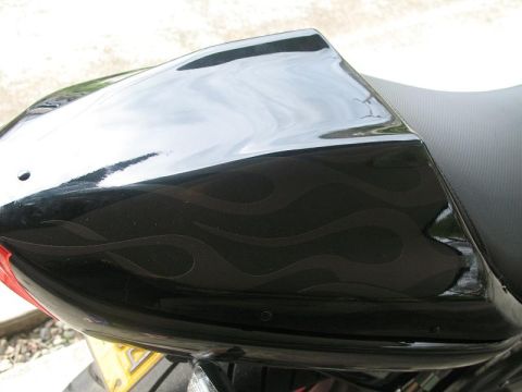 2008 Kawasaki Ninja R - Close-up of a black motorcycle tail section flame graphics and a black seat.