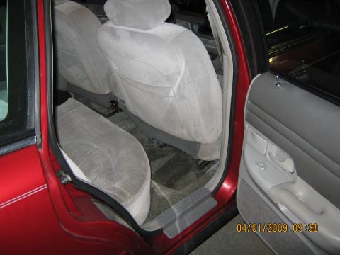1997 Ford Crown Victoria - Interior view of gray cloth seats and red exterior door frame. The timestamp indicates the photo was taken on 04/01/2009.