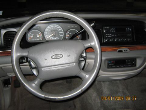 1997 Ford Crown Victoria photo