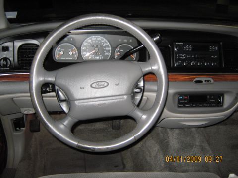 1997 Ford Crown Victoria photo